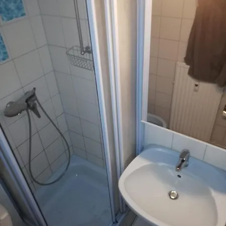 1 Zi Whg An Der Universitaet Zu Kiel-alsenstrasse 17, Perfekt Als Schadenwohnung, Eigener Parkplatz, Grosse Wohnkueche, Wlan, Gemuetlich Moebliert, Je 3 Min Zur Universitaetsklinik, Ostsee, Seebaeder, City, Luxusfaehren Daire