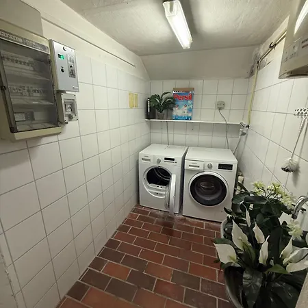 1 Zi Whg An Der Universitaet Zu Kiel-alsenstrasse 17, Perfekt Als Schadenwohnung, Eigener Parkplatz, Grosse Wohnkueche, Wlan, Gemuetlich Moebliert, Je 3 Min Zur Universitaetsklinik, Ostsee, Seebaeder, City, Luxusfaehren Daire *