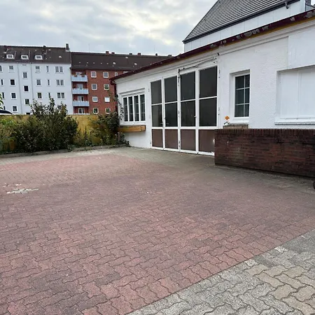 1 Zi Whg An Der Universitaet Zu Kiel-alsenstrasse 17, Perfekt Als Schadenwohnung, Eigener Parkplatz, Grosse Wohnkueche, Wlan, Gemuetlich Moebliert, Je 3 Min Zur Universitaetsklinik, Ostsee, Seebaeder, City, Luxusfaehren Kiel