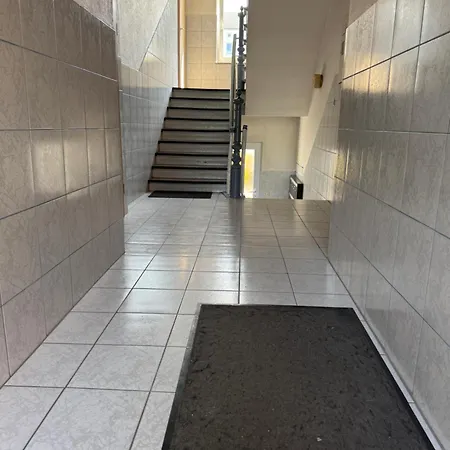 1 Zi Whg An Der Universitaet Zu Kiel-alsenstrasse 17, Perfekt Als Schadenwohnung, Eigener Parkplatz, Grosse Wohnkueche, Wlan, Gemuetlich Moebliert, Je 3 Min Zur Universitaetsklinik, Ostsee, Seebaeder, City, Luxusfaehren Daire Kiel