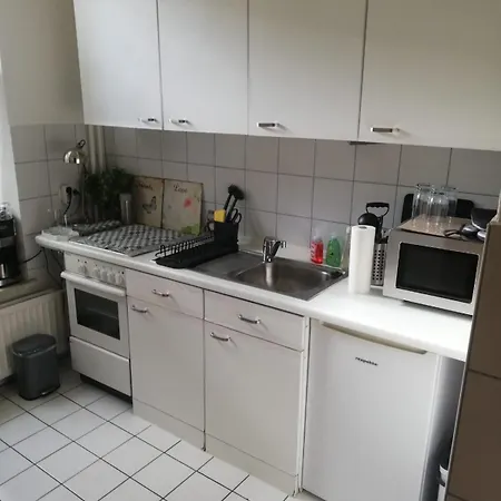 1 Zi Whg An Der Universitaet Zu Kiel-alsenstrasse 17, Perfekt Als Schadenwohnung, Eigener Parkplatz, Grosse Wohnkueche, Wlan, Gemuetlich Moebliert, Je 3 Min Zur Universitaetsklinik, Ostsee, Seebaeder, City, Luxusfaehren Apartment