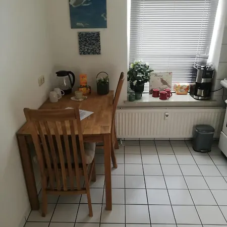 1 Zi Whg An Der Universitaet Zu Kiel-alsenstrasse 17, Perfekt Als Schadenwohnung, Eigener Parkplatz, Grosse Wohnkueche, Wlan, Gemuetlich Moebliert, Je 3 Min Zur Universitaetsklinik, Ostsee, Seebaeder, City, Luxusfaehren *