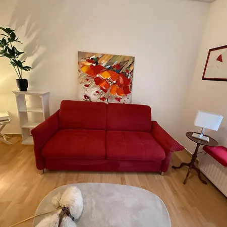 1 Zi Whg An Der Universitaet Zu Kiel-alsenstrasse 17, Perfekt Als Schadenwohnung, Eigener Parkplatz, Grosse Wohnkueche, Wlan, Gemuetlich Moebliert, Je 3 Min Zur Universitaetsklinik, Ostsee, Seebaeder, City, Luxusfaehren * Kiel