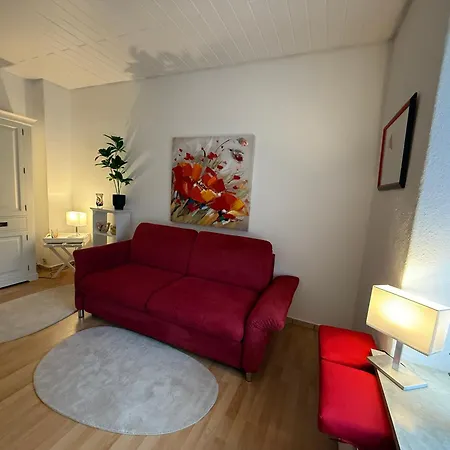 1 Zi Whg An Der Universitaet Zu Kiel-alsenstrasse 17, Perfekt Als Schadenwohnung, Eigener Parkplatz, Grosse Wohnkueche, Wlan, Gemuetlich Moebliert, Je 3 Min Zur Universitaetsklinik, Ostsee, Seebaeder, City, Luxusfaehren * Kiel